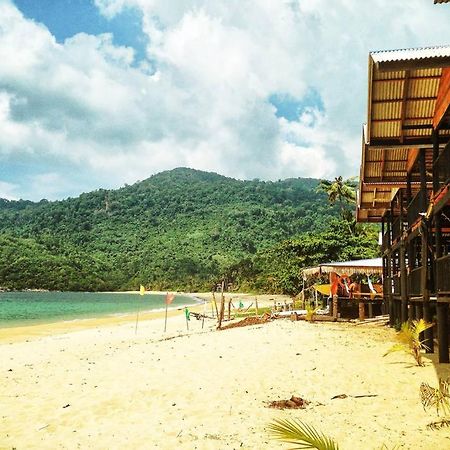 Beachfront Hut Downstairs Astra - Beach Shack Chalet Kampong Juara Екстер'єр фото
