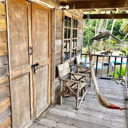 Beachfront Hut Downstairs Astra - Beach Shack Chalet Kampong Juara Екстер'єр фото