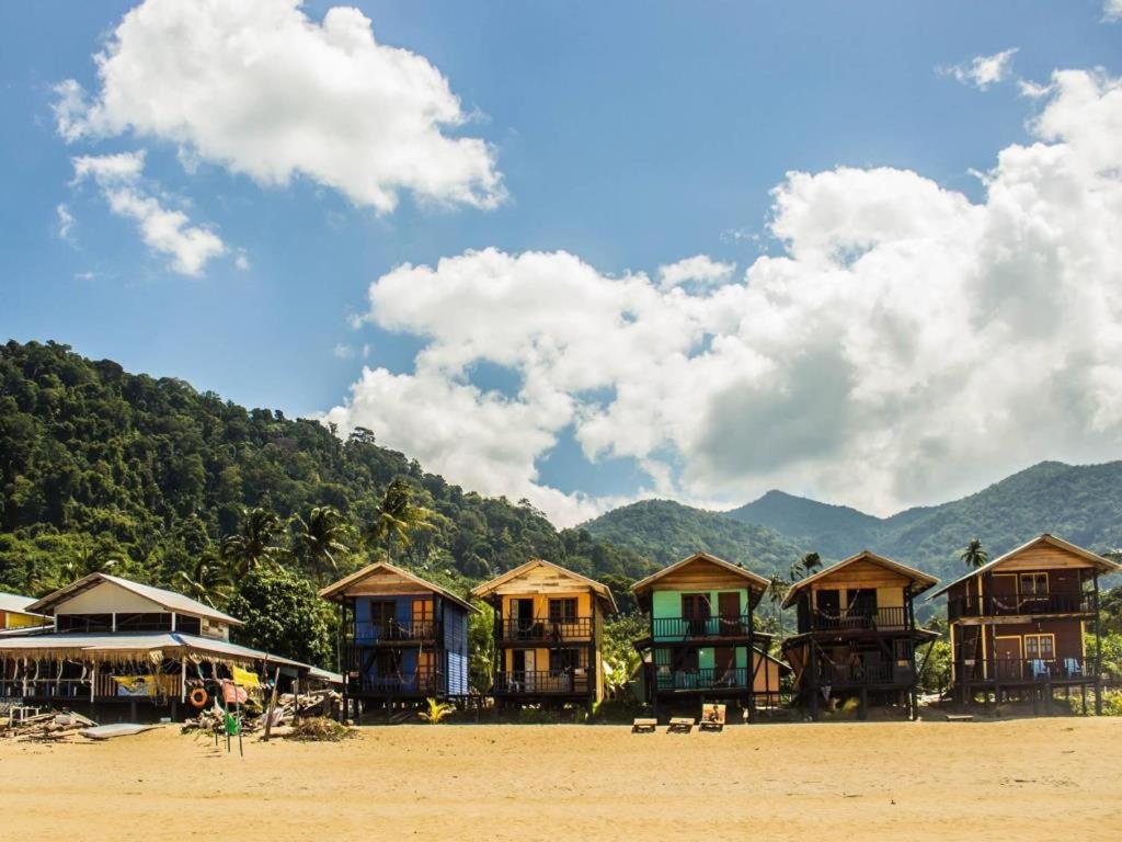Beachfront Hut Downstairs Astra - Beach Shack Chalet Kampong Juara Екстер'єр фото