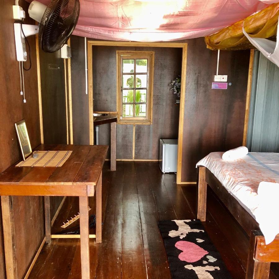 Beachfront Hut Downstairs Astra - Beach Shack Chalet Kampong Juara Екстер'єр фото